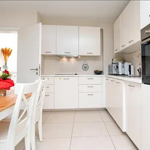 Elegant Spacious Room, Steps From Luxembourg Train Station Guest house